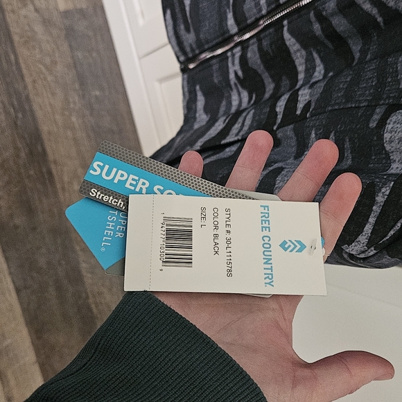 NWT Free Country Women's Large Shale Black / Gray Camo Super Softshell Jacket - Picture 4 of 9